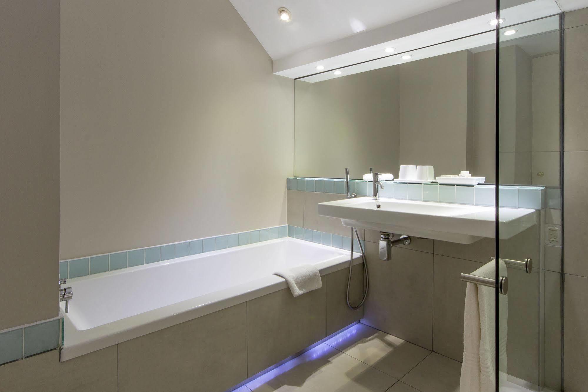 Quarry Lake Inn East London Ngoại thất bức ảnh